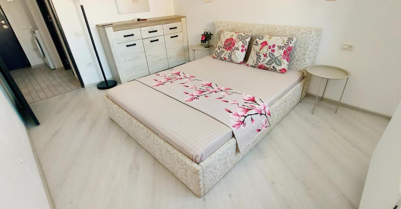 Daisy Apartament Navodari Bagian luar foto
