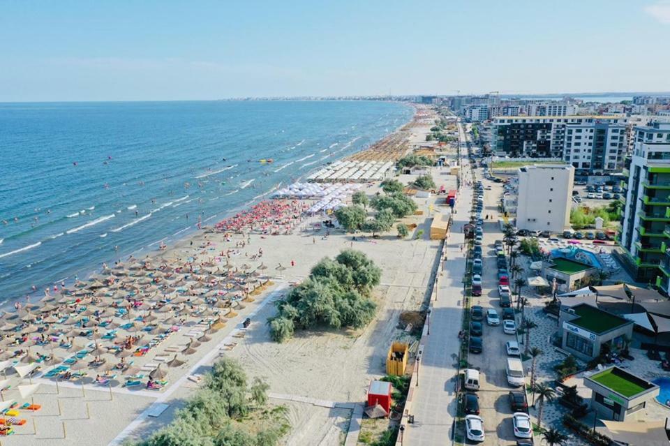 Daisy Apartament Navodari Bagian luar foto